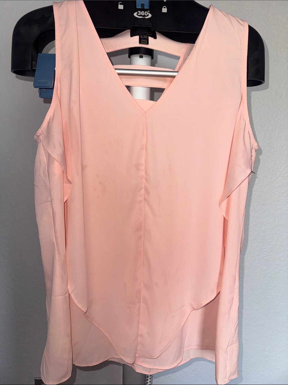 NWOT Thalia Sodi Peach Blush V-Neck Ruffle Trim Camisole